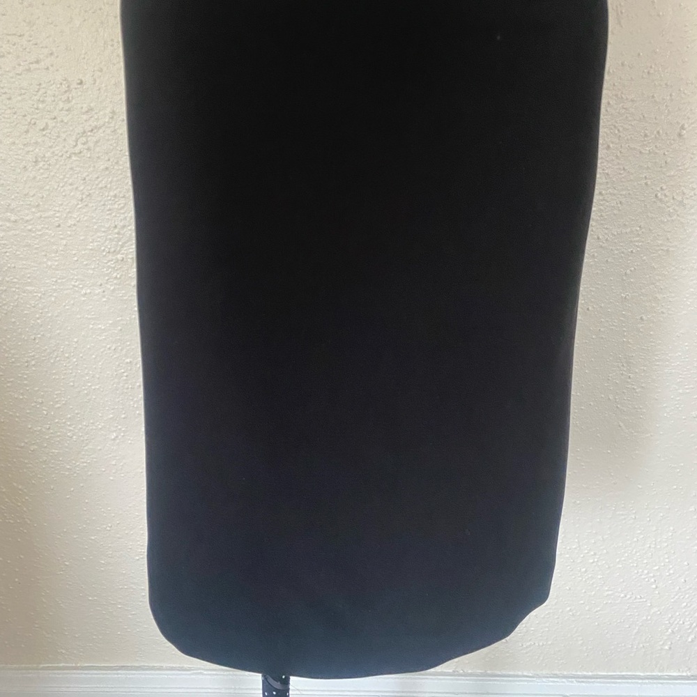 Stylish kneelength business skirt